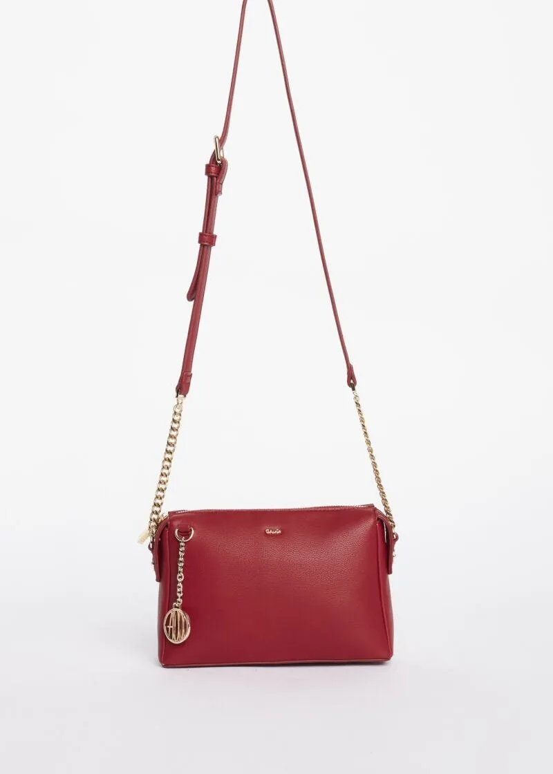 Borsa crossbody con charm logato