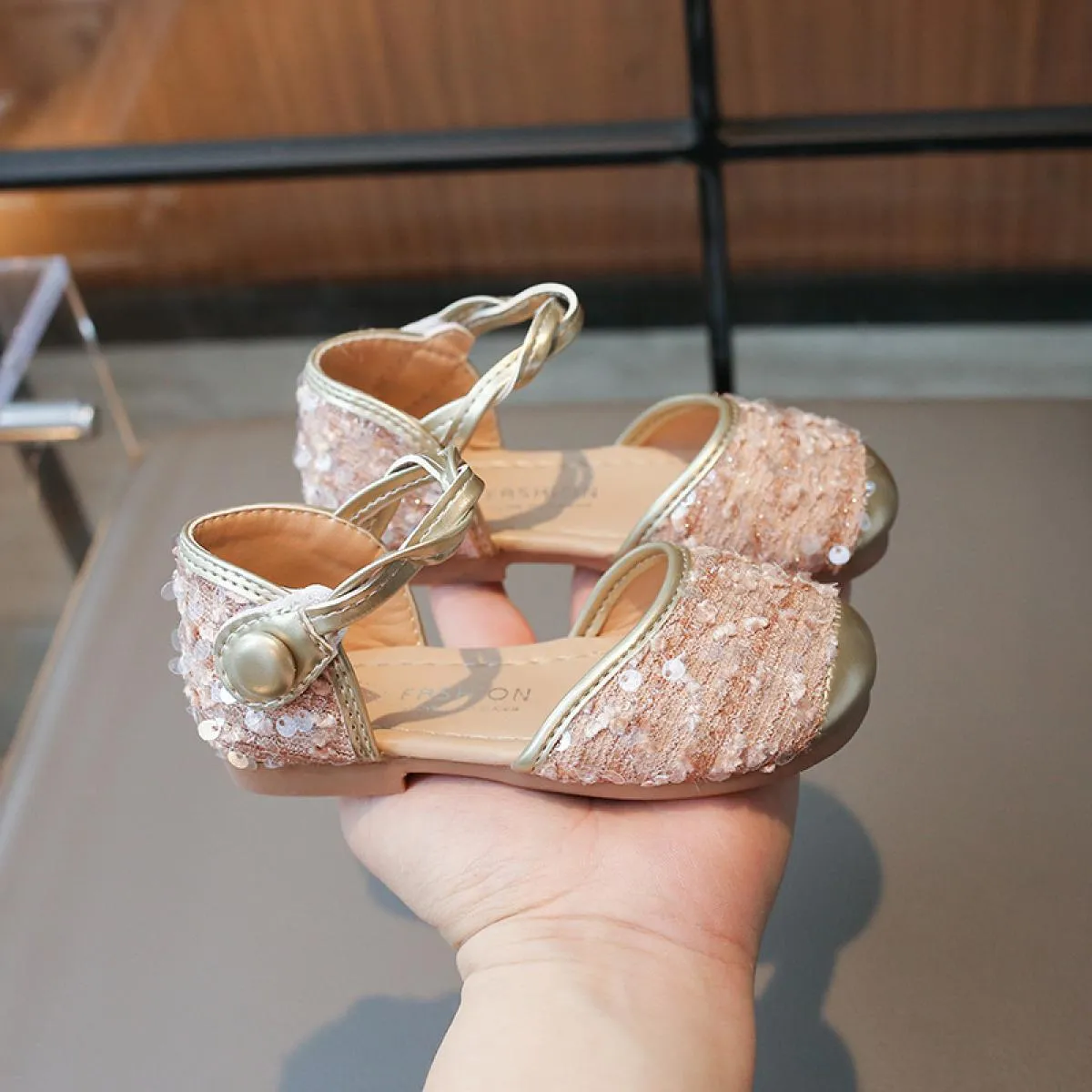 Nuova estate elegante sandali per ragazze moda paillettes copertura punta scarpe da sposa principessa tacchi bassi scarpe da fes