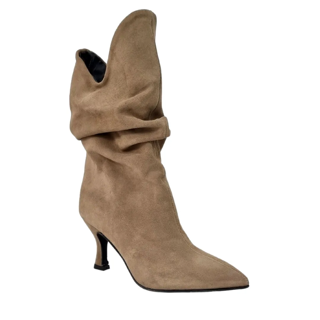 Stivaletti con tacco basso arricciati camoscio beige F/W